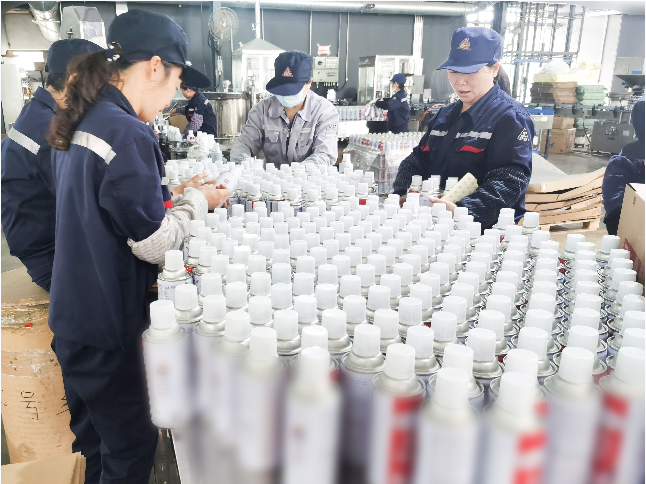 汽车配件厂修补喷漆